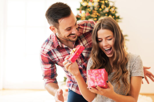 14 Exquisite Christmas Gift Ideas for Your Girlfriend