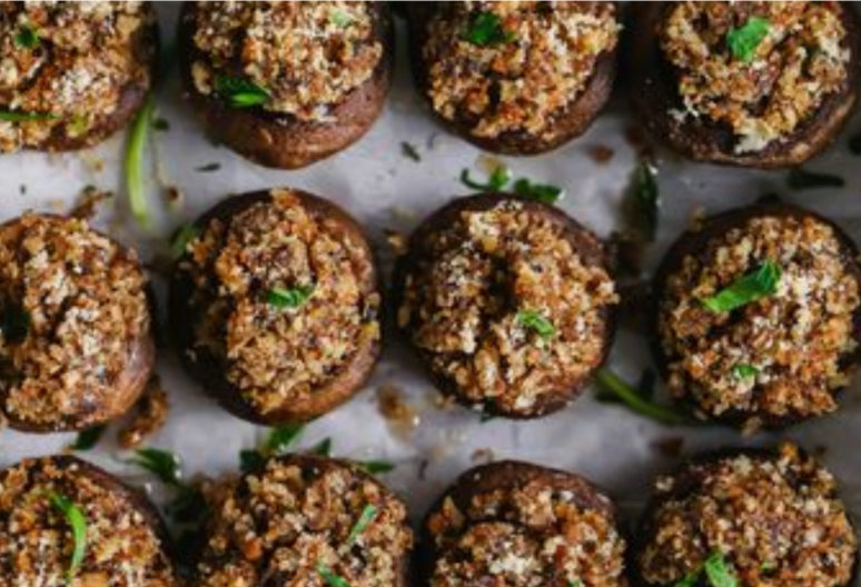 5 Creative Christmas Dinner Ideas for a Large Group